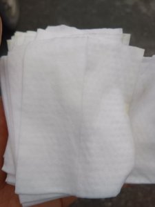 长期出售湿巾厂下来的水刺无纺布,无纺布边角料,含水分,现货9.6米一车