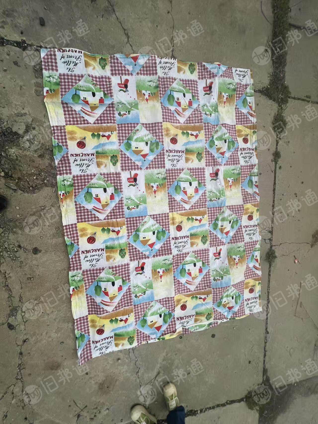 出售工厂倒闭抵债用的库存床单被套，花色的，现货两三吨