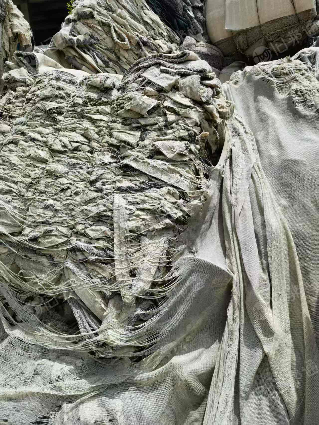 大量出售地毯边角料,地毯废料,有纤维的,也有羊毛的,现货两百多吨