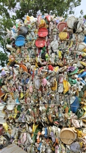 出售PE杂乙压块，小白料也打进去了，长期有货