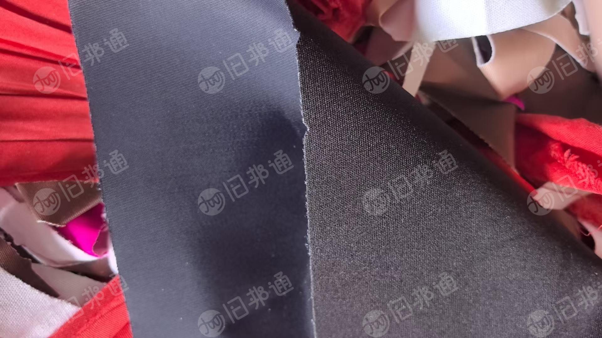 长期出售箱包边角料，涤锦边角料，箱包废布，月供几十吨，货在广东广州