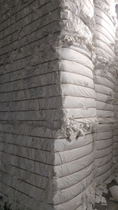 长期出售白牛皮纸边角料，大量货源