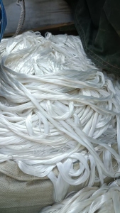 出售吊装带拆出来的涤纶废丝，涤纶干丝，现货20多吨