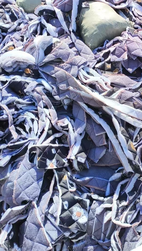 长期出售夹丝绵下脚料，挡风被下脚料