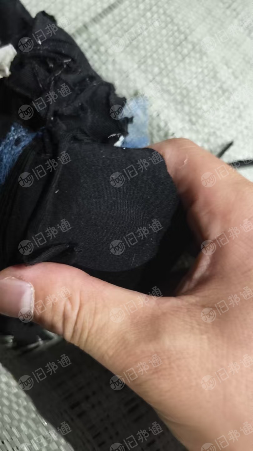 长期出售黑色涤纶废布,黑色涤纶开花料,月供50吨,货在浙江嘉兴