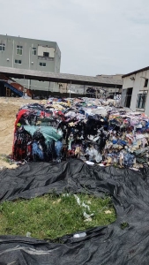 长期大量出售压包好的黑料，燃烧料，含水分百分之十左右，现货100多吨