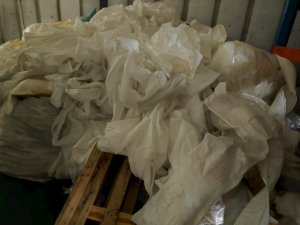长期出售纯涤纶无纺布,无纺布边角料,涤纶窄边
