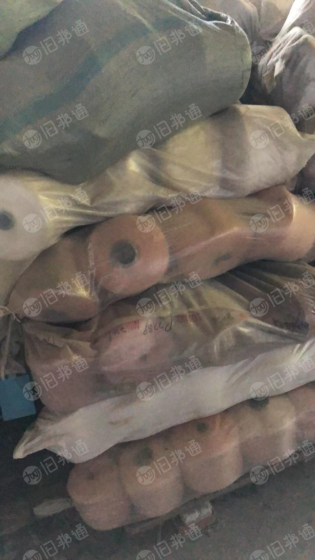 长期出售羊毛复合边纱,羊毛和腈纶复合的,什么颜色都有,现货3吨左右,货在辽宁营口