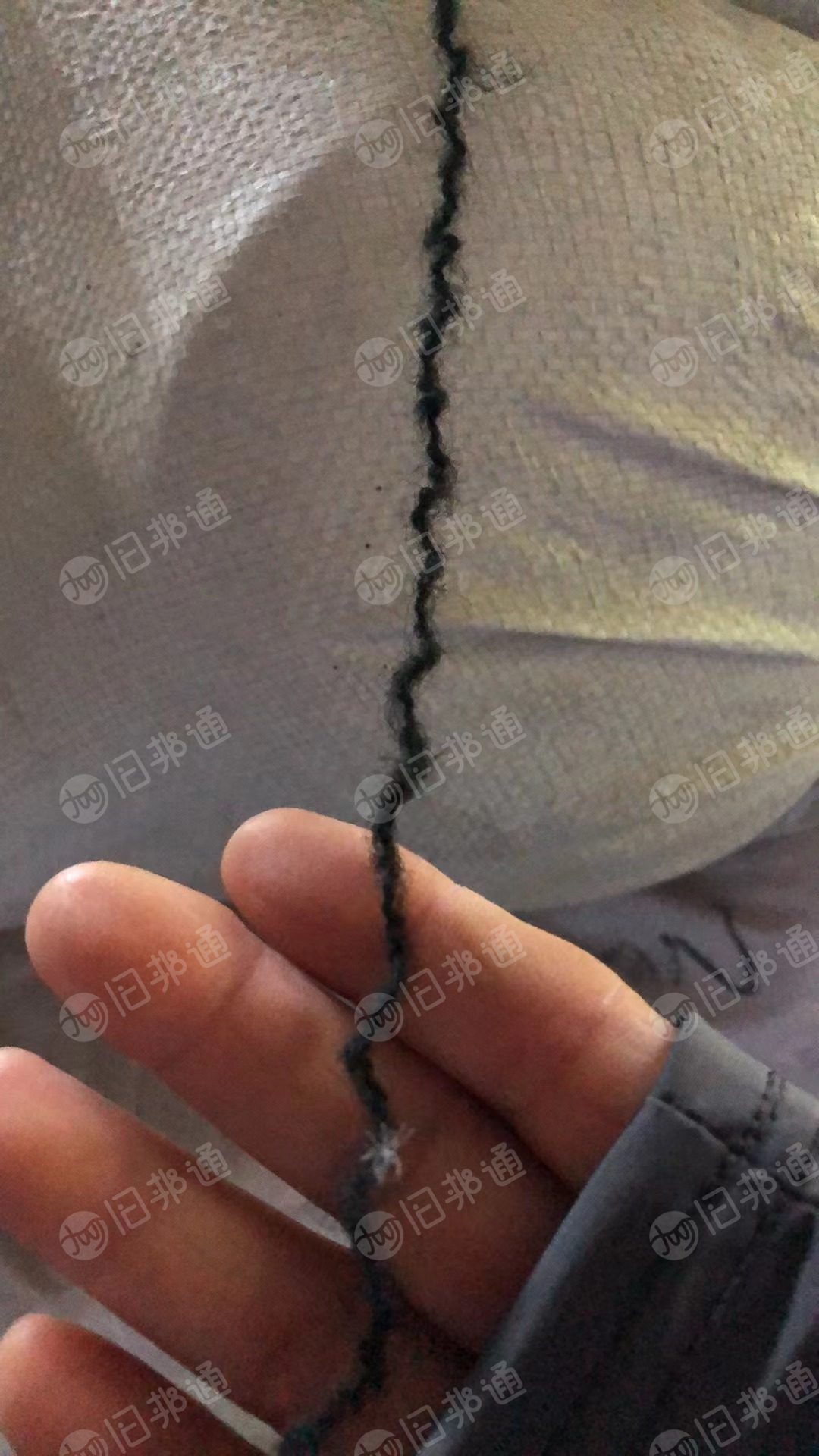 长期出售羊毛复合边纱,羊毛和腈纶复合的,什么颜色都有,现货3吨左右,货在辽宁营口