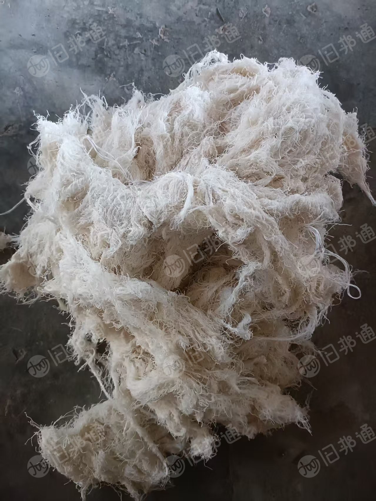 长期出售涤棉纱废纱，棉纱里面含一些化纤，医疗口罩厂下来的，现货7吨左右，货在浙江嘉兴