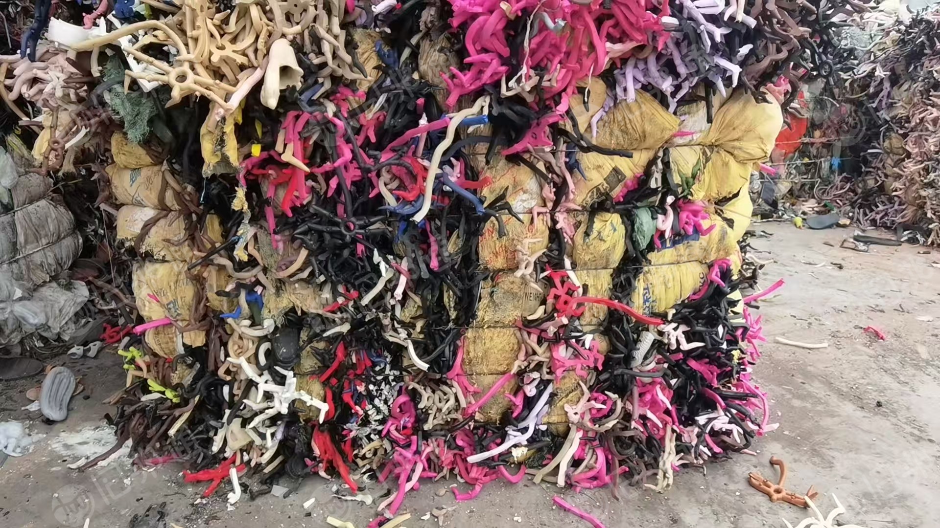 长期出售鞋材厂下来的花色鸡爪料