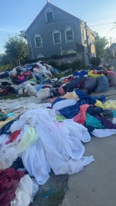 出售染厂下来的牛津布，涤纶废布，有分拣颜色，现货有10吨左右，货在江苏苏州