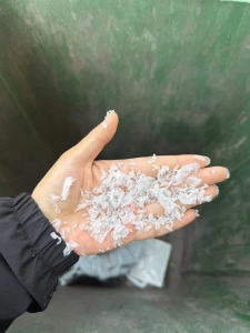 出售PET膜破碎料，压包好的