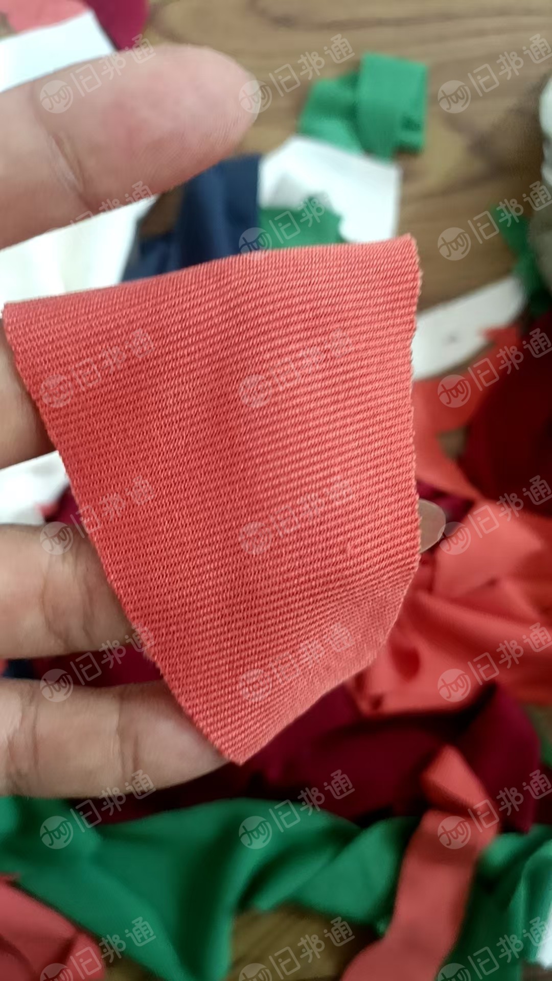 长期出售涤纶废布，氨纶废布统货，现货七八吨
