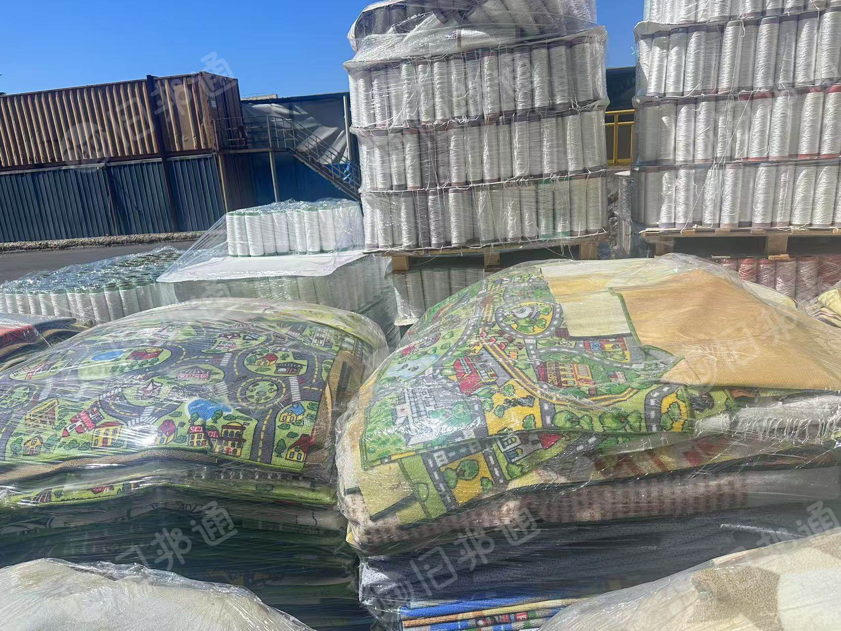 长期出售大块地毯布料,地毯厂生产裁下来的,都是40*40以上的,可以做地垫,每个月10吨左右