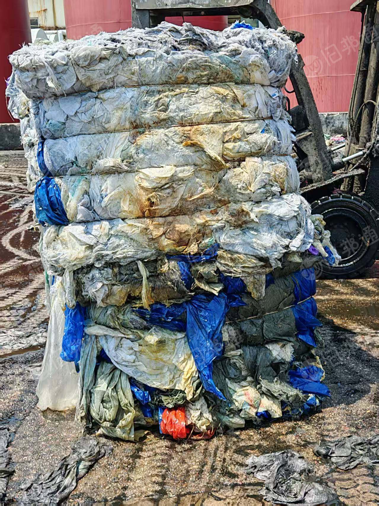 长期出售废旧编织袋炼油料（pp/pe），装鸡骨架肉袋，微潮、含油性，有味