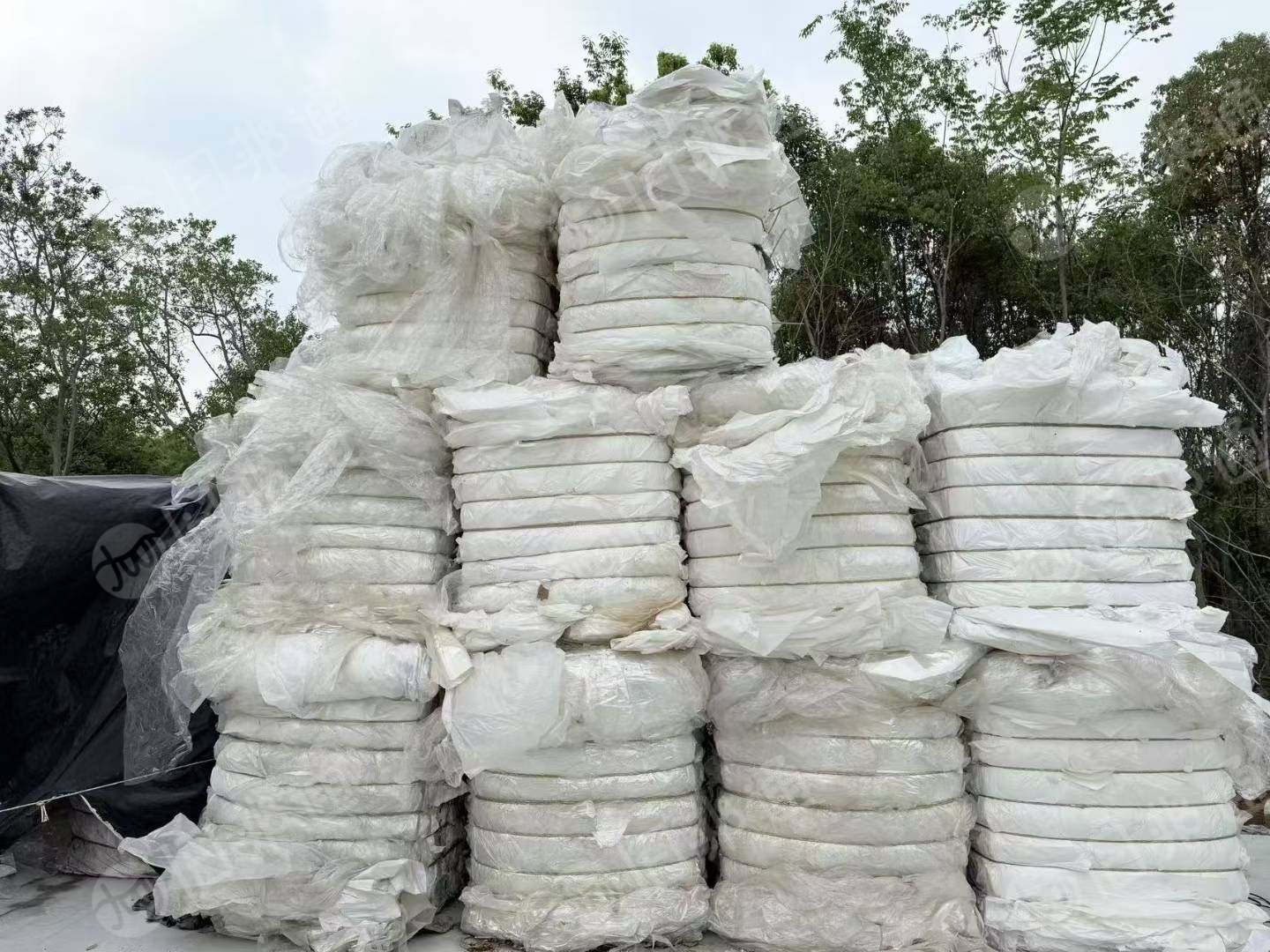长期出售带胶不带胶的PET压包料