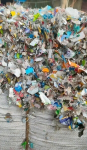 出售商标纸压块，矿泉水瓶下来的，长期有货