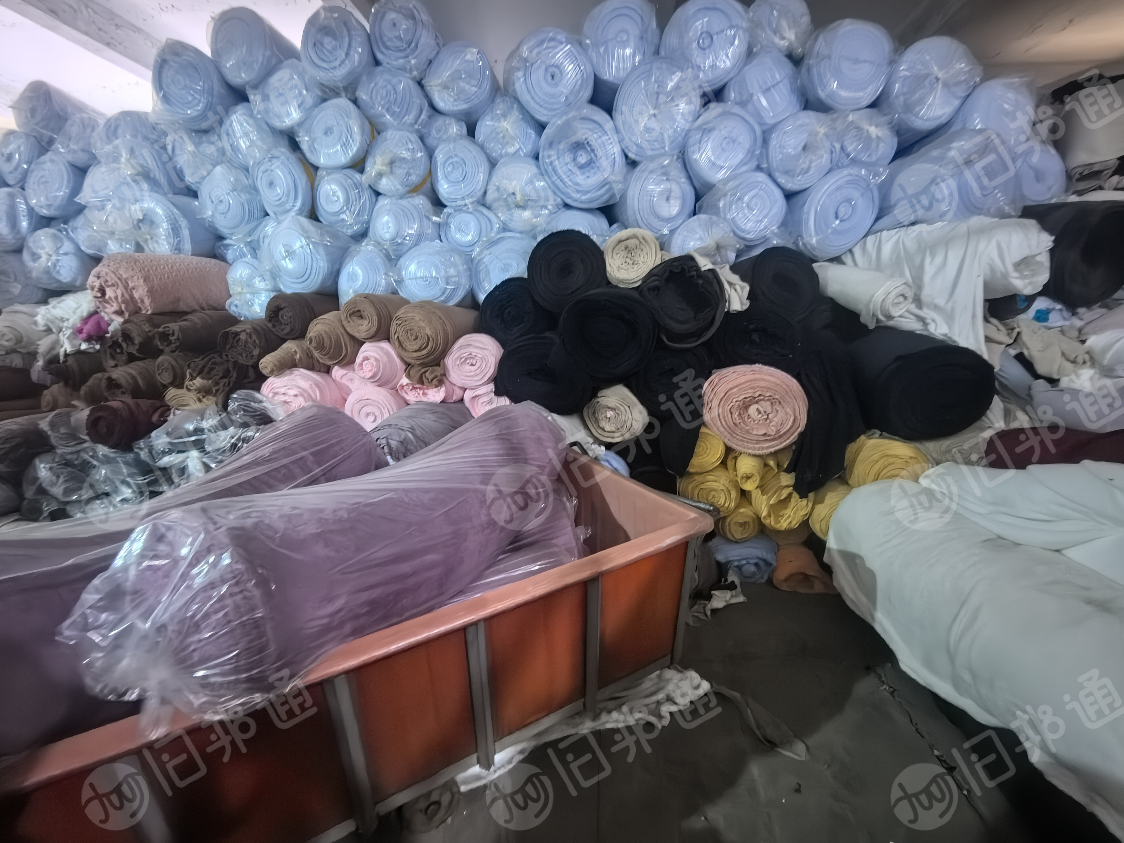 出售舒棉绒卷布，大小卷都有，单面绒，库存布，现货20-30吨，江苏江阴