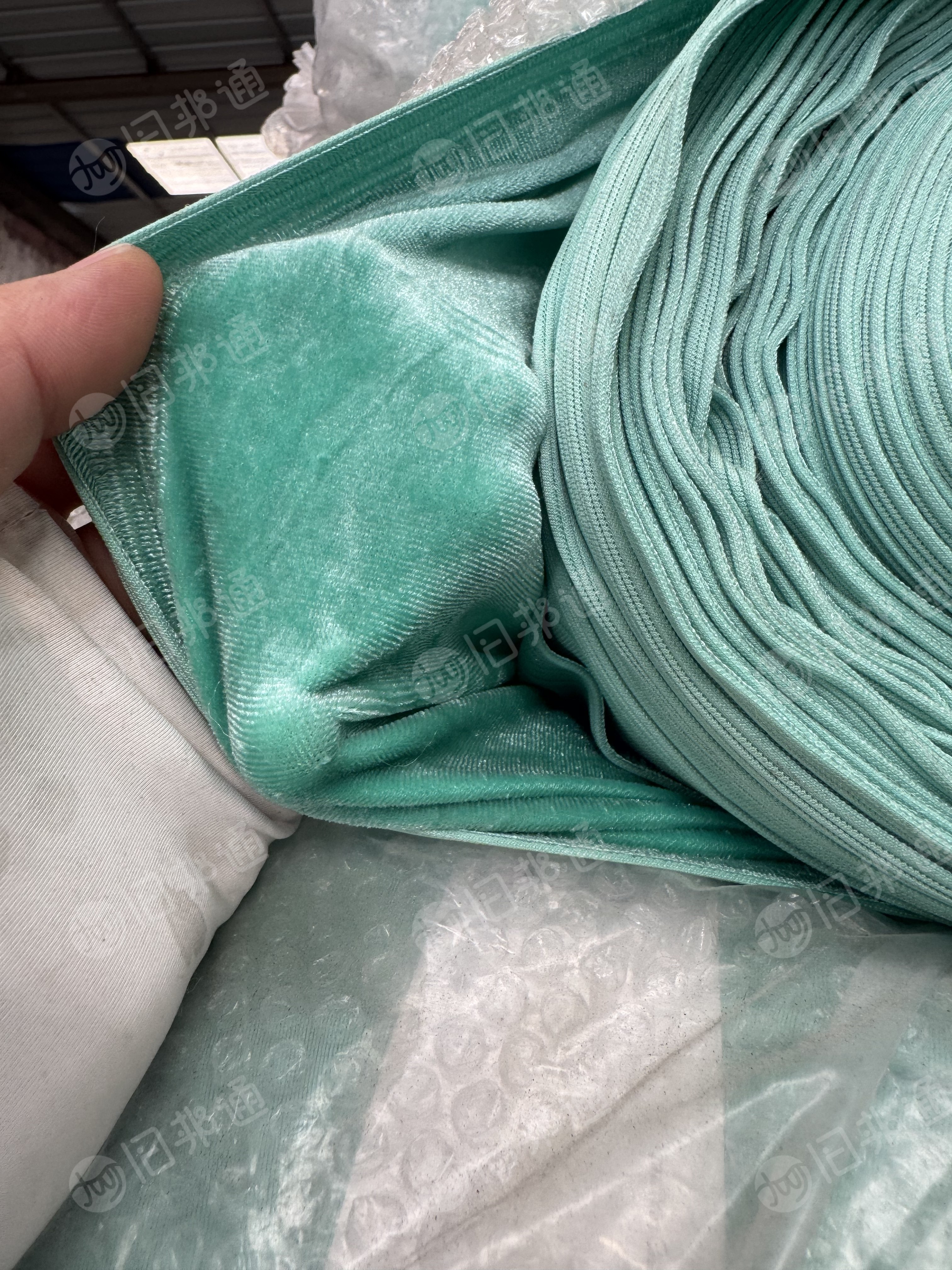 出售库存服装面料,库存布,韩国绒,绒布,门幅150克重220,现货有20吨,货在浙江绍兴