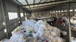 长期出售各种床单被罩，擦机布，开花棉，床单被罩等，货在安徽蚌埠