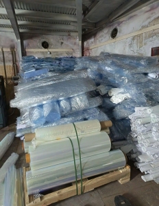 长期出售软质PVC膜废料，带胶和不带胶都有，分开的，统货出