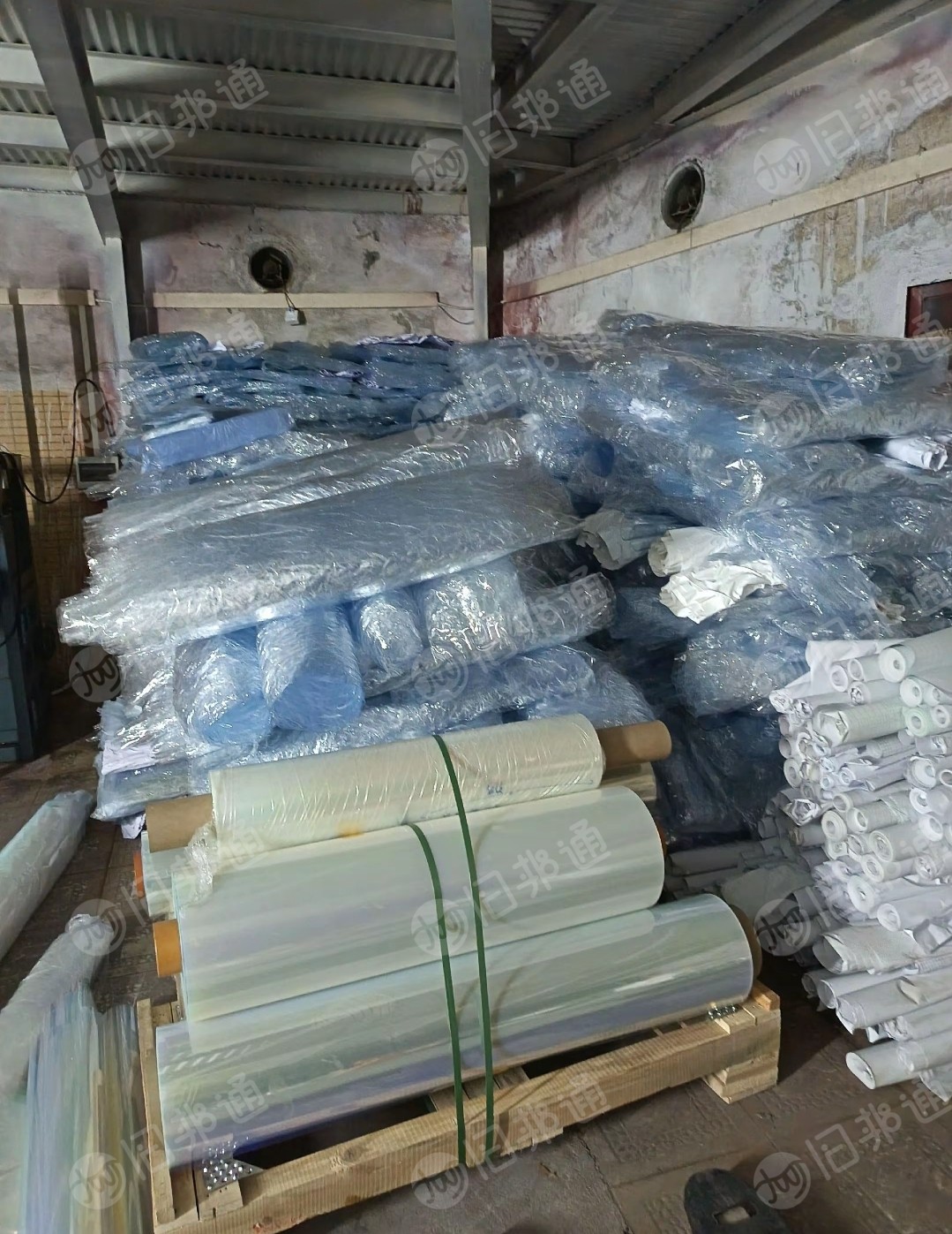 长期出售软质PVC膜废料，带胶和不带胶都有，分开的，统货出
