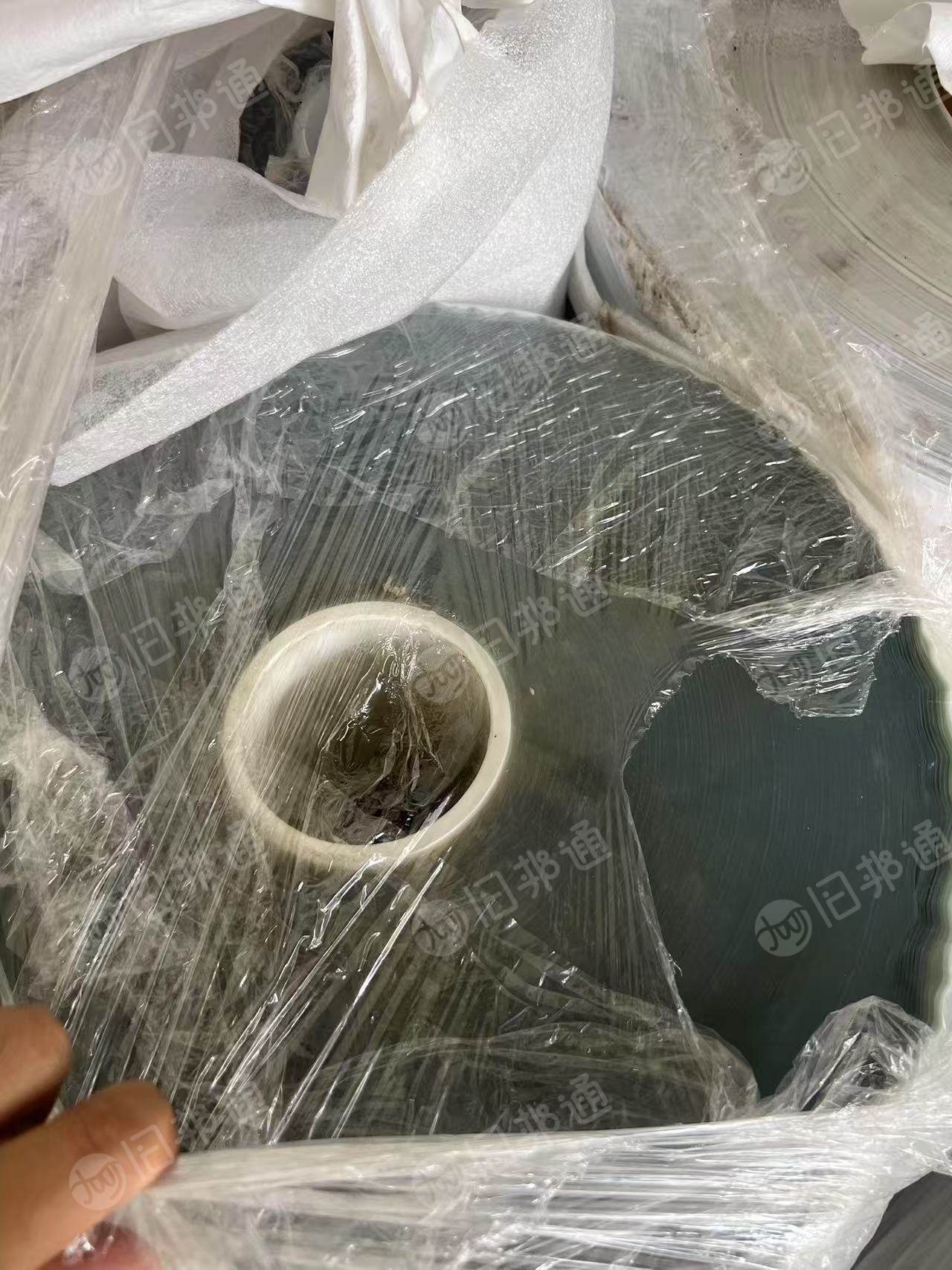 长期出售bopp膜，带胶无胶都有，厚度8丝，也有规格料，2层