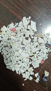 出售SPC蜂窝板破碎料，硬质PVC破碎料