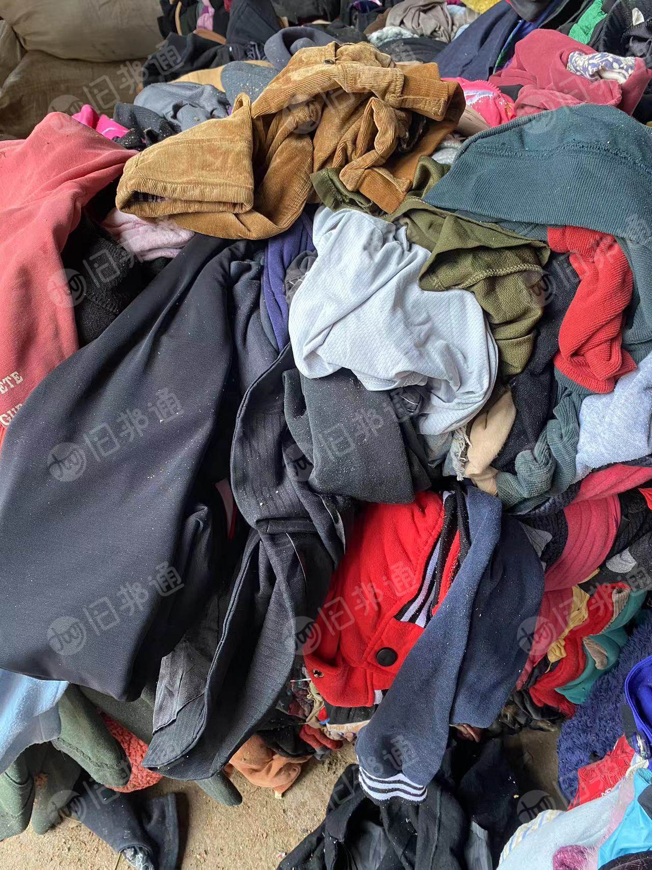 长期出售压包好的旧衣服黑料，燃烧料，月供40吨左右