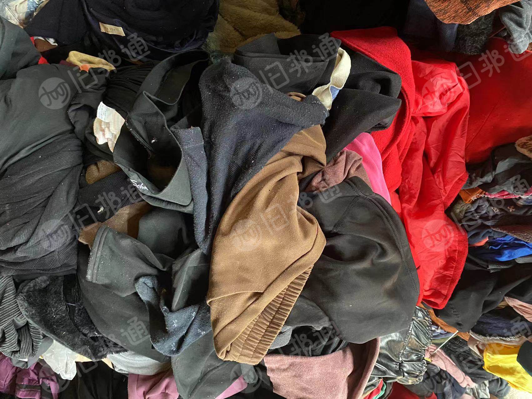 长期出售压包好的旧衣服黑料，燃烧料，月供40吨左右