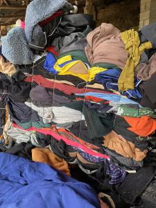 长期出售压包好的旧衣服黑料，燃烧料，月供40吨左右