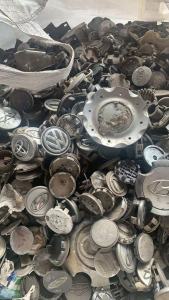 出搜车轮毂上的商标盖，月供50多吨