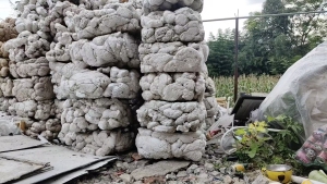 出售热熔块，现货8吨左右，社会料多