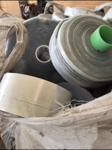 长期出售打绳料，上面带亮片，现货9吨多