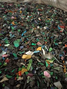 出售ABS/PC合金破碎料，黑杂合金破碎料，冲击8-9个，现货3挂车