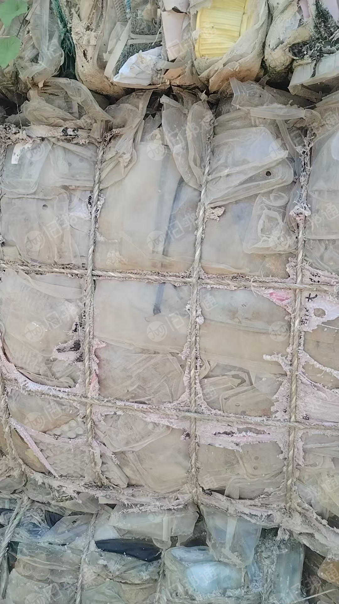 出售沉底饭盒压块，现货7吨，长期有货
