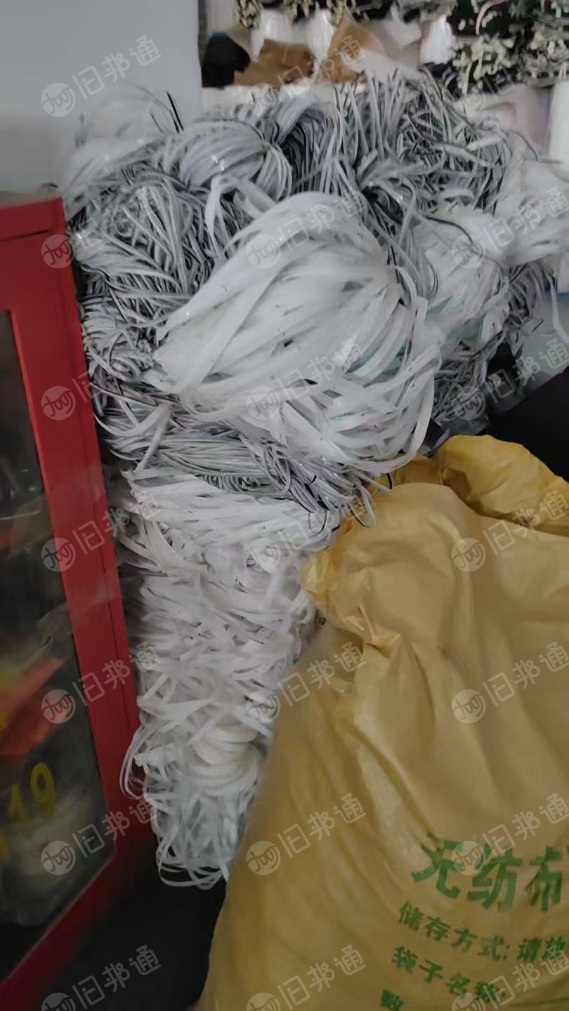出售无纺布下脚料，三种统货出，月供3车九米六