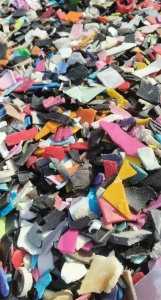 长期出售pp童车破碎料，清洗甩干