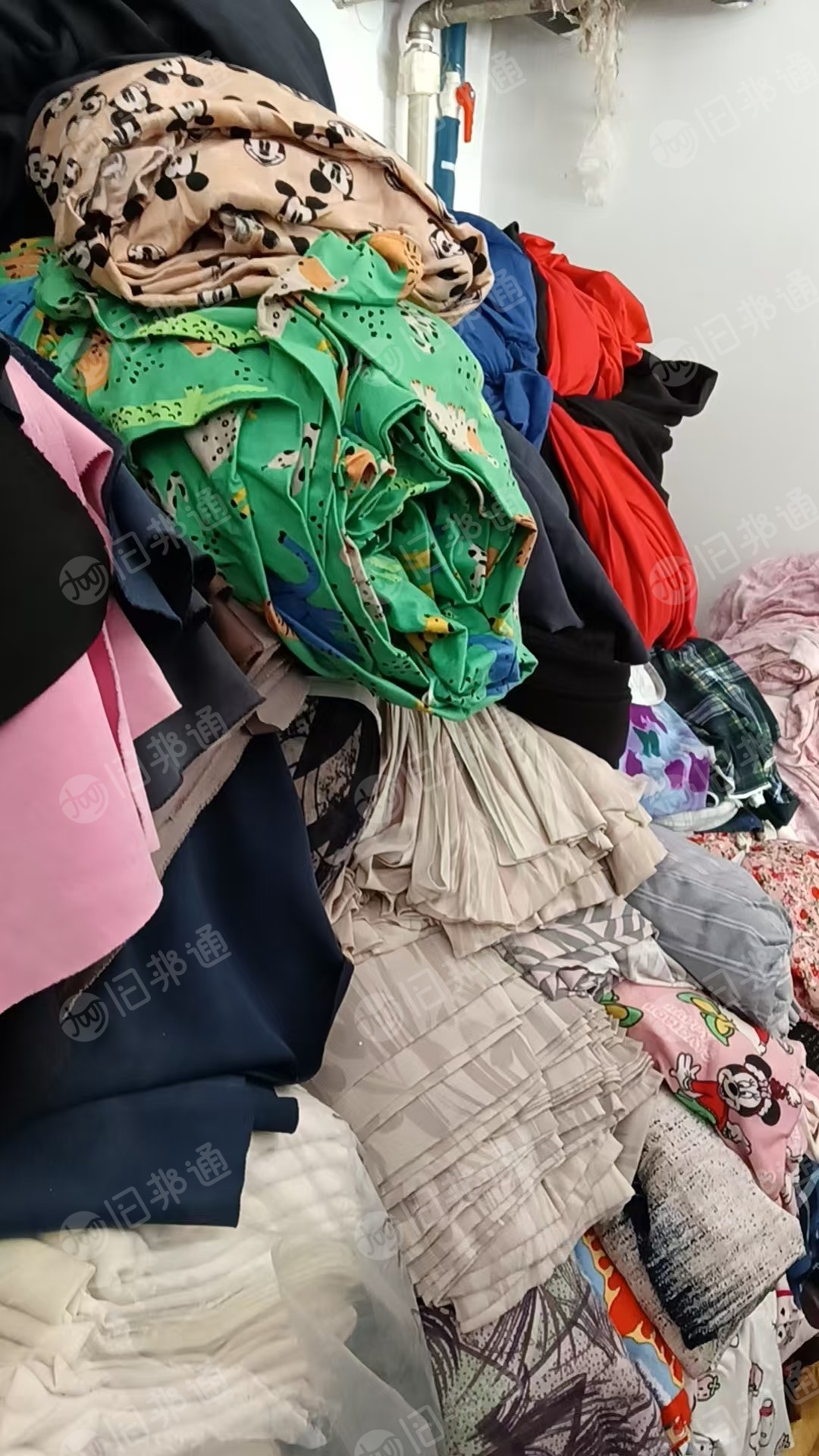 出售一批大布块，什么材质的都有，现货一吨