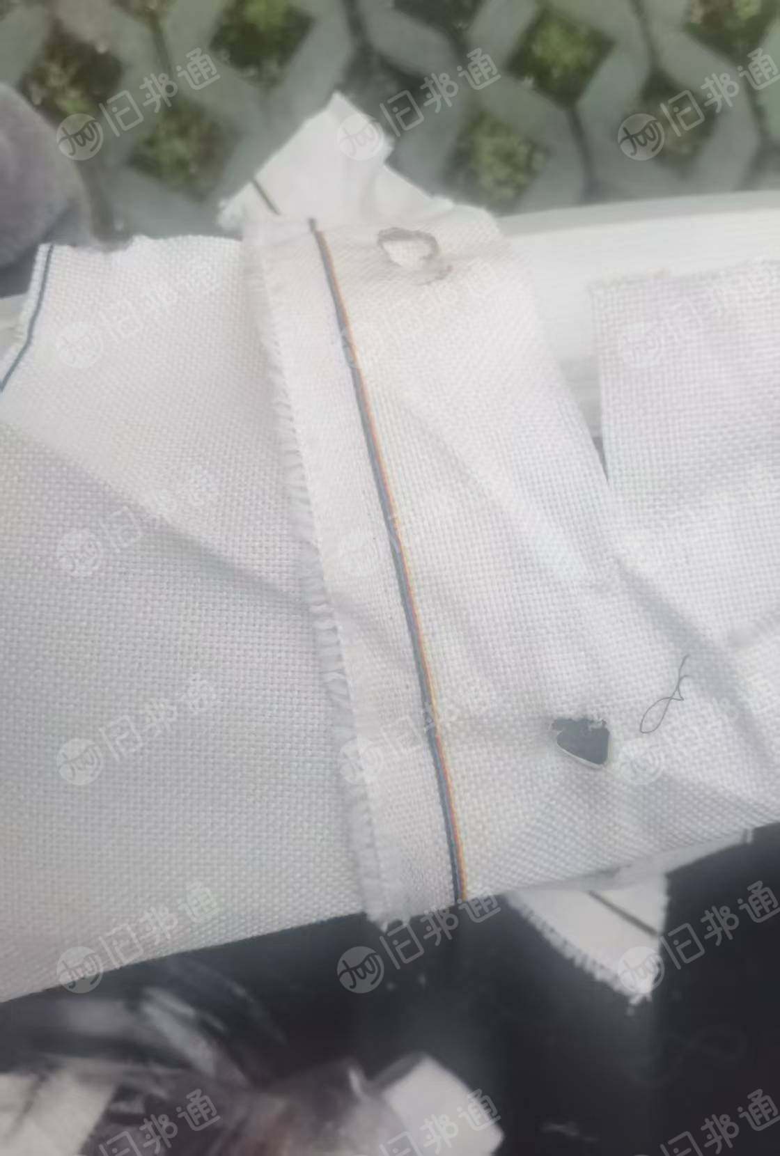 长期出售门帘窗帘厂下来的边角料，棉麻材质有带一点胶，货有40-50吨