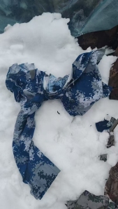 长期出售部队的服装废料，拉链扣子没有剪下来