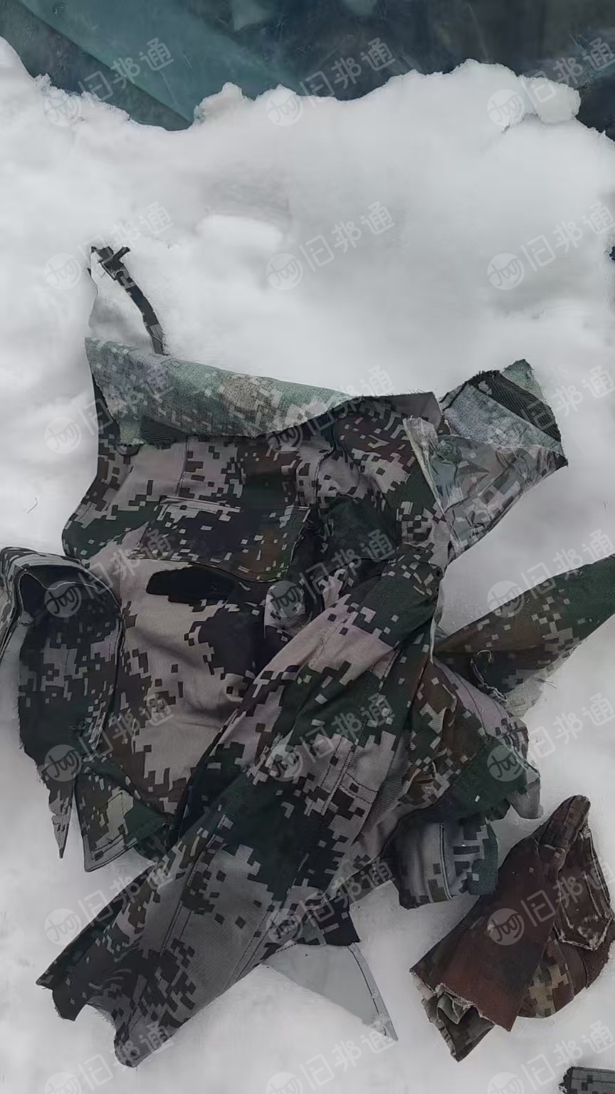 长期出售部队的服装废料，拉链扣子没有剪下来