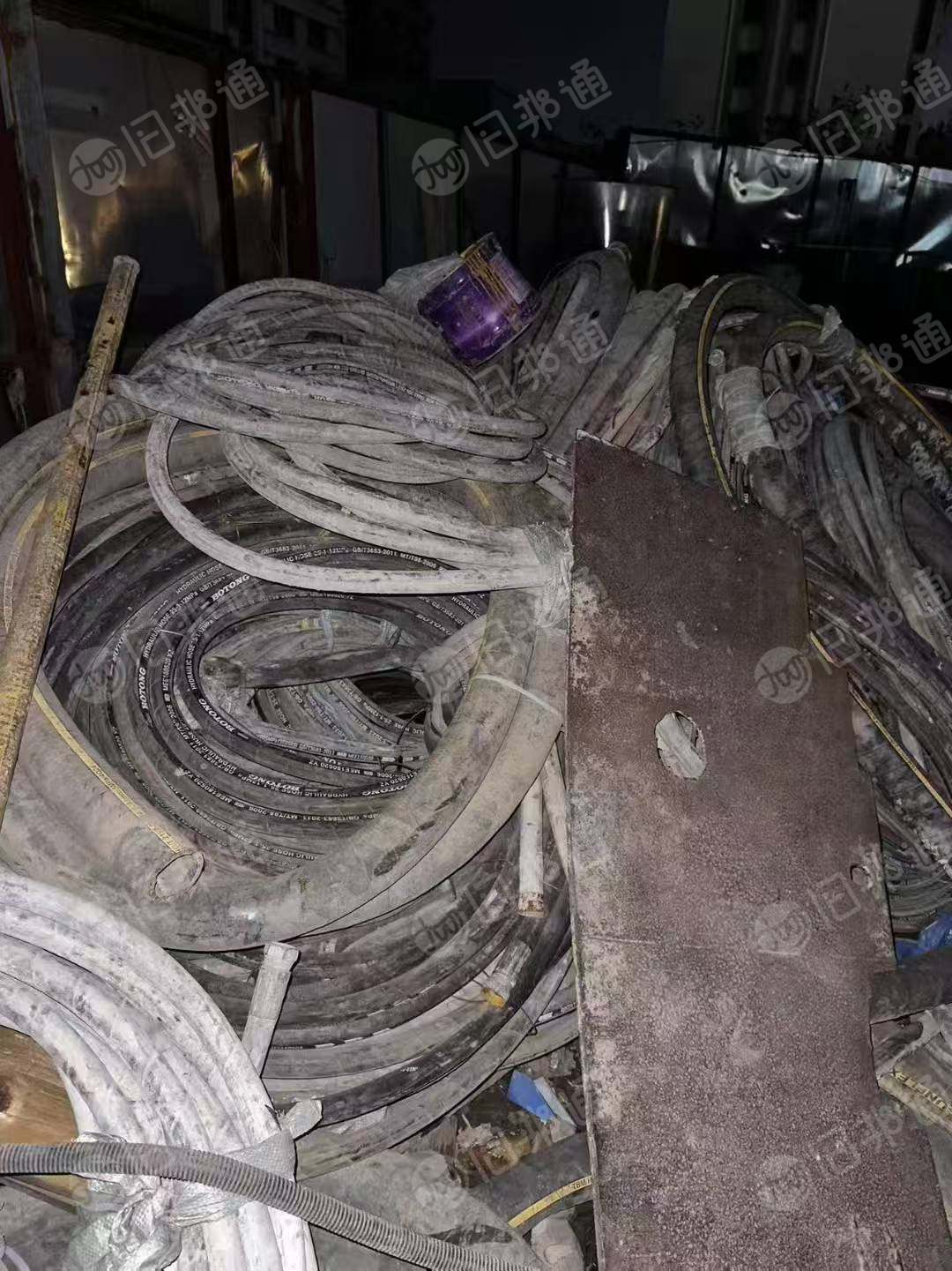 出售废橡胶油管