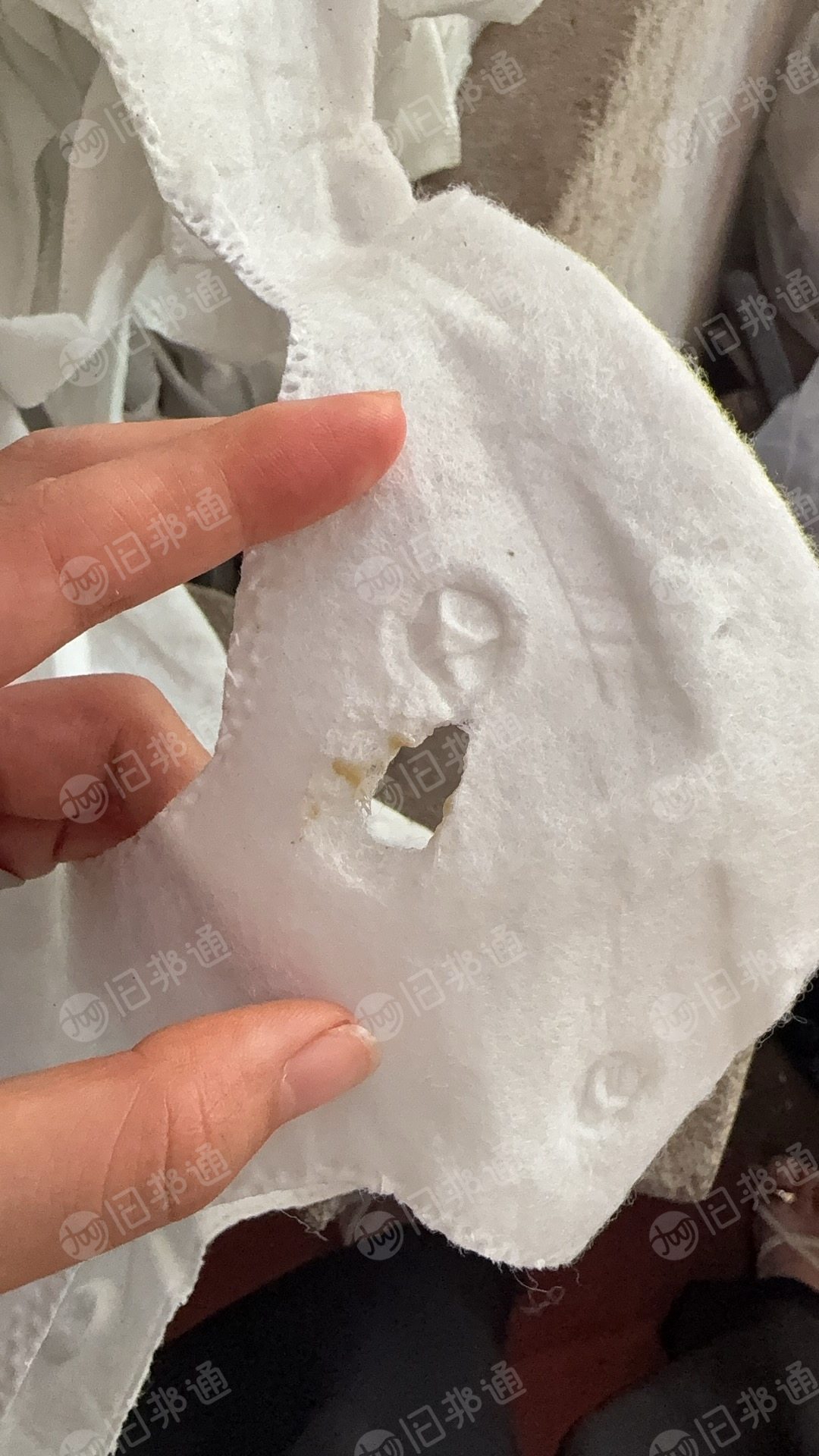 长期出售涤纶+4080无纺布边角料，涤纶无纺布边角料，现货15吨左右
