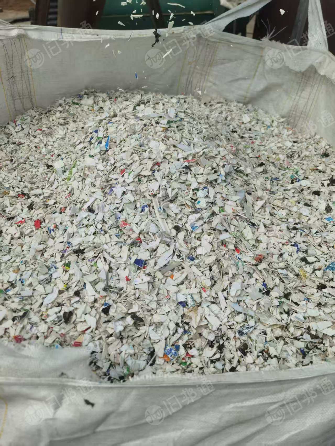 出售白色带字涂料桶破碎料，现货20多吨