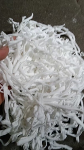 长期出售白色锦纶废布，锦氨废布，尼龙丝袜料，月供10吨左右，货在浙江绍兴