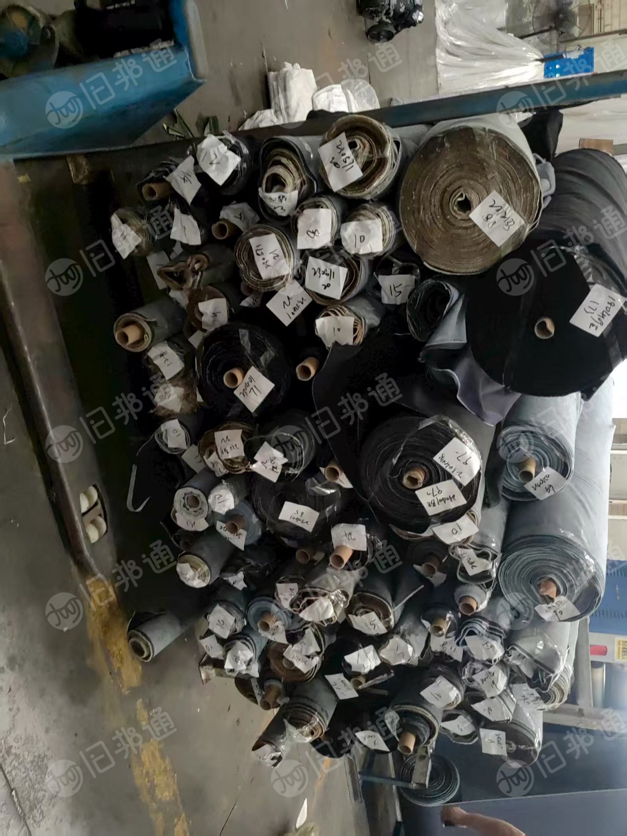 出售牛仔布厂下来的纯棉牛仔布，涤棉牛仔布，牛仔卷布，大小卷布，牛仔碎布，货在江苏无锡