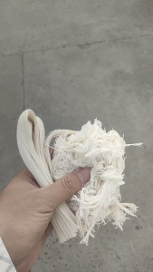 长期出售环锭纺下来的纯棉废纱,有带浆的也有不带浆的,每个月有十几吨货,货在江苏淮安