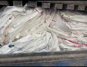 长期出售水洗乳白袋废料，现货12吨左右